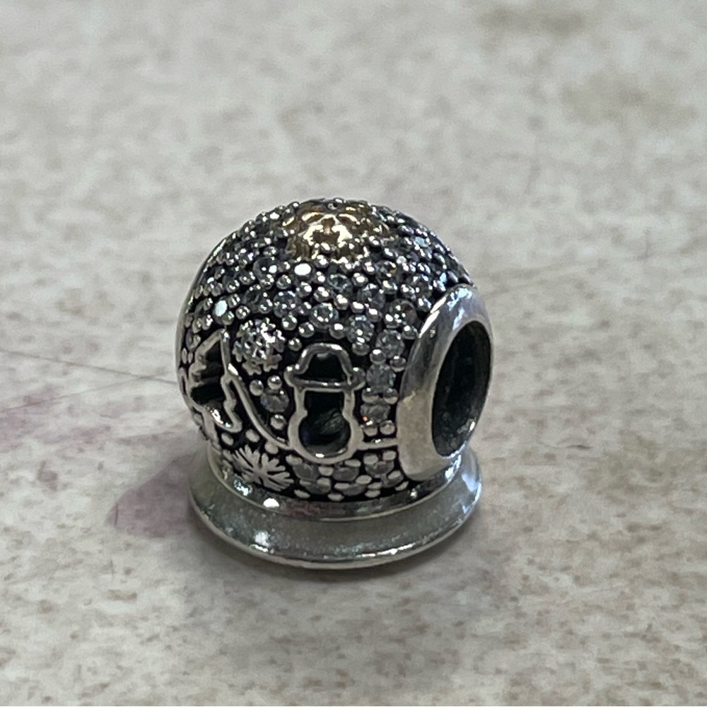 Pandora Limited Edition 2015 Wonderland Charm W/ 14K Gold Snowflake